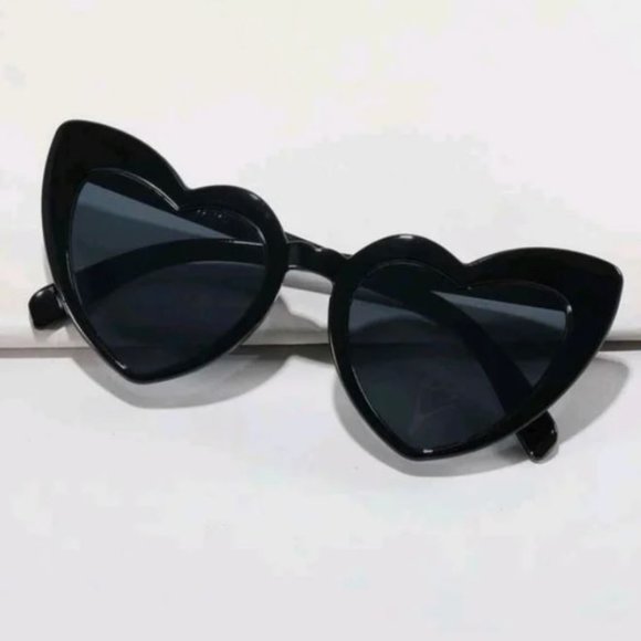 Accessories - NWOT Black Heart Shaped Sunglasses